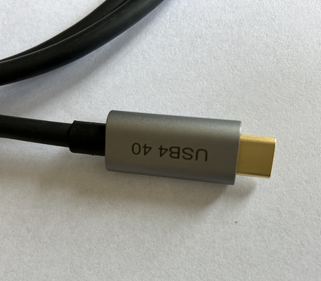 1.8m HDMIワイヤー馬具USB 4 240w適用範囲が広いHdmiカバー バックルのタイプ